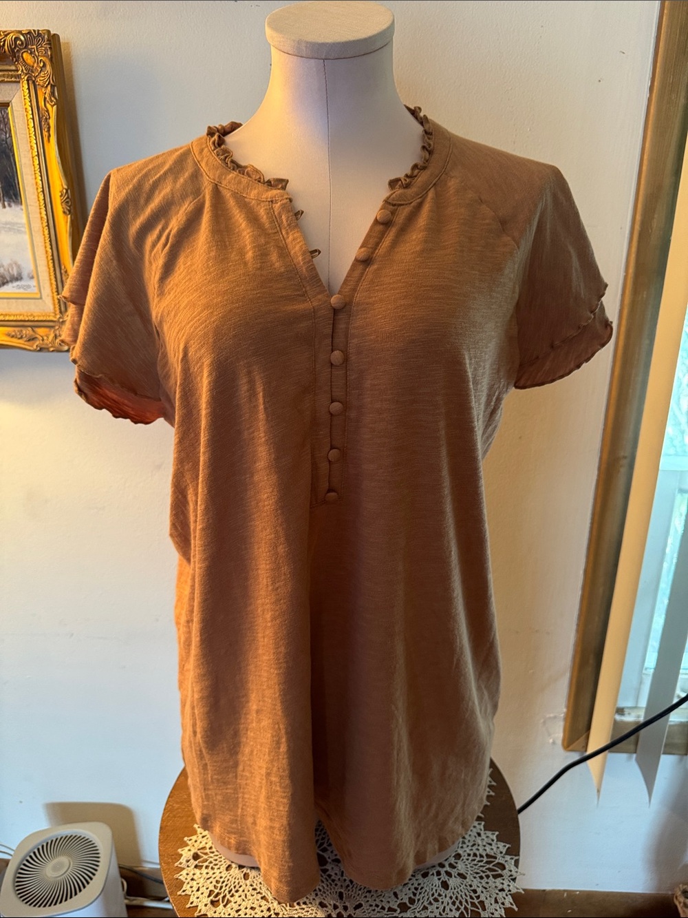 🐷🆕 Torrid Dark Gold Short Sleeve Henley Tee with Ruffle Trim